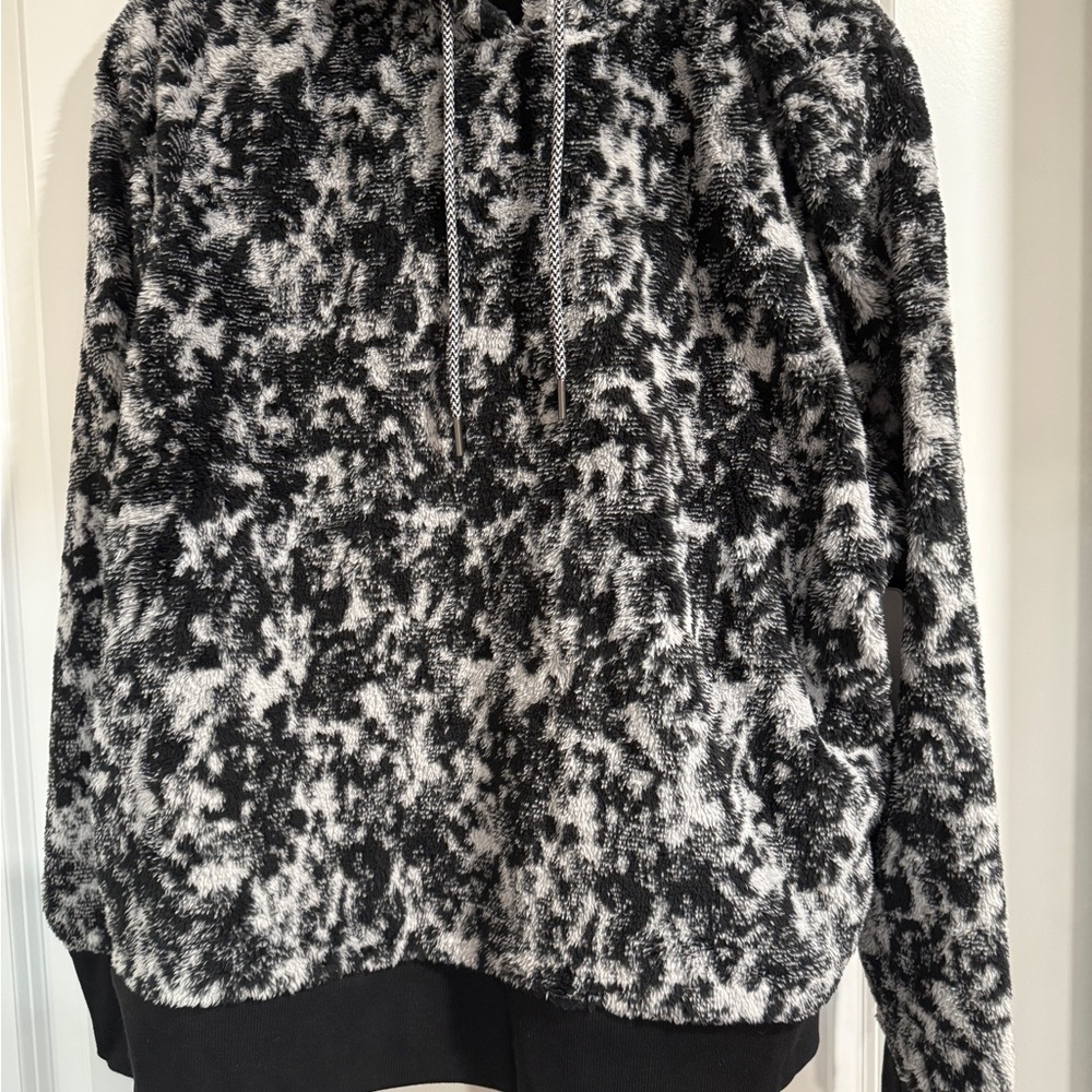 NWT Athleta Tugga Sherpa Jacquard Black and White Patterned Hoodie Sweater